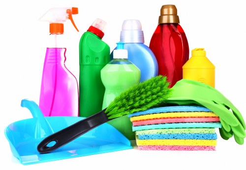 Detailed cleaning in an E1 rental property before occupancy