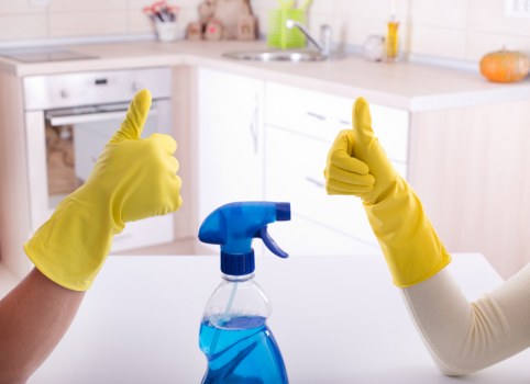 Turnover cleaning checklist for short-let property in E1