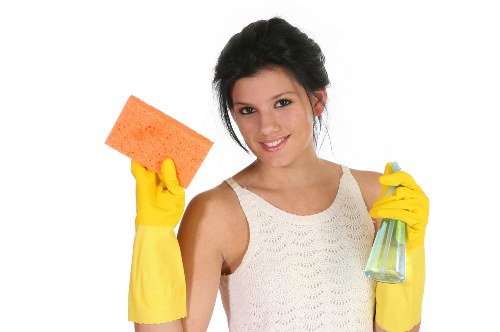 Local carpet cleaners working in an E1 apartment with practical access challenges