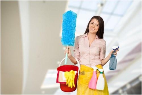 Bathroom deep cleaning as part of a move out cleaning service in E1