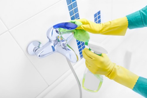 Kitchen deep cleaning in E1 with detailed surface care