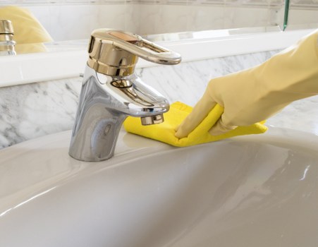 End of tenancy cleaners working in a compact East London flat